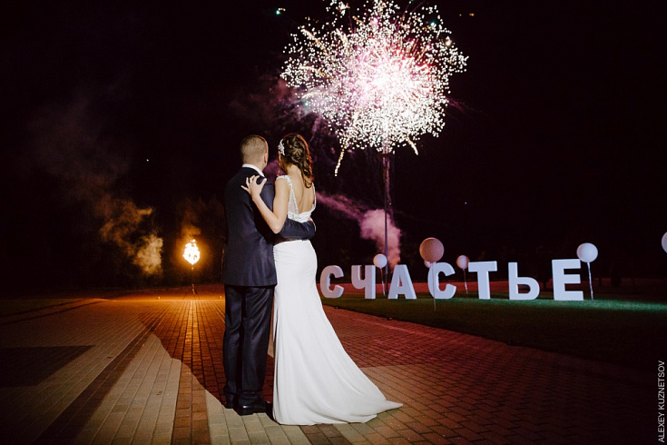 Салют, фейерверк, лазерное шоу